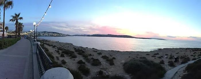 Seafront Blue Water Apartment *